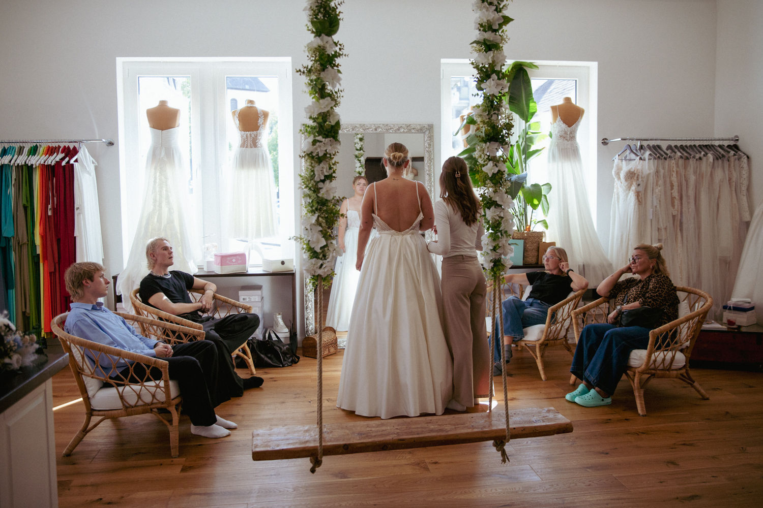 Bild von einem Anprobetermin im Brautzimmer NRW